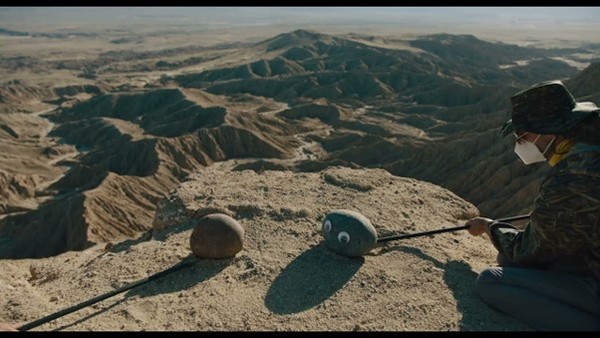  에브리씽 에브리웨어 올 앳 윈스 속 런웨이를 통해 제작된 VFX 장면