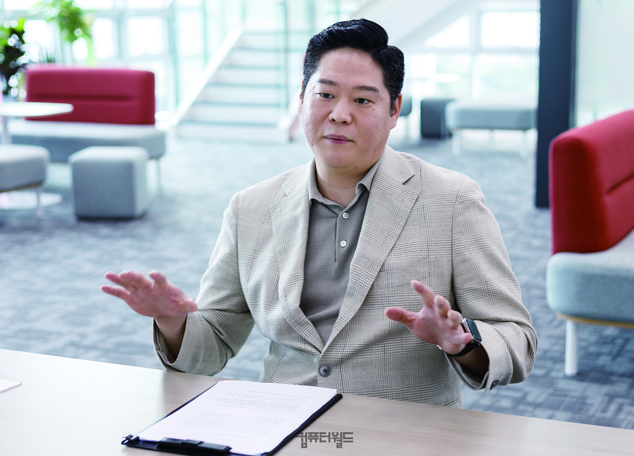 만나봅시다] “기존 유산을 살려 IT플랫폼 기업으로 거듭날 것” < 인터뷰 < 기사본문 - 컴퓨터월드