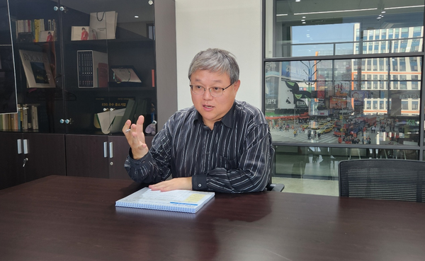 선도소프트 조성호 이사(사진)는 “정부와 연구기관은 개발된 플랫폼을 통해 더욱 효율적인 미래 도시 계획 및 관리 정책을 수립할 수 있을 것이다”고 말했다.