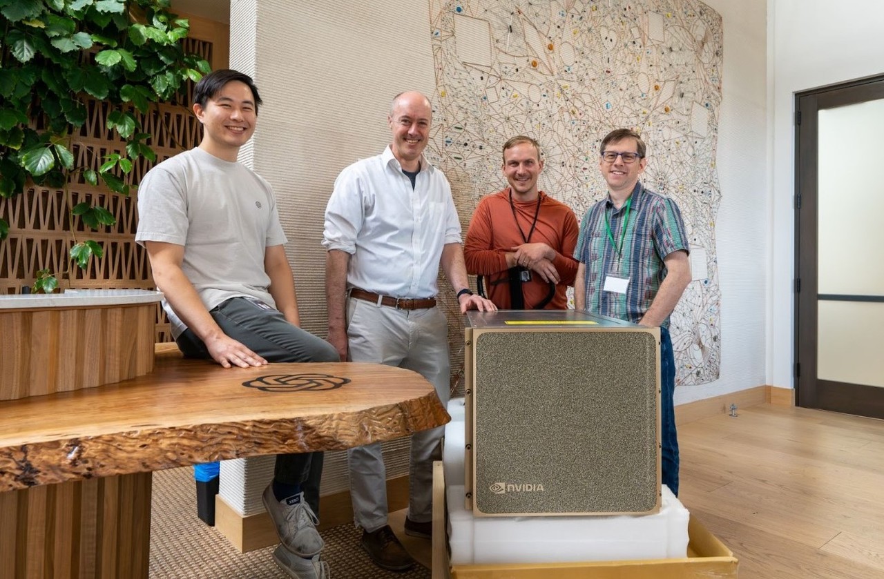 엔비디아가 오픈AI에 DGX B200을 제공했다. (출처: 엔비디아)