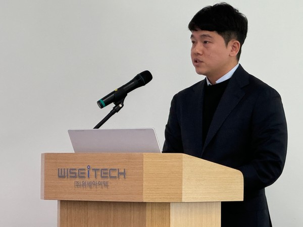 위세아이텍 정영기 인공지능사업부장이 회사의 산업별 AI 개발 전략에 대해 발표하고 있다. (사진=나호정 기자)
