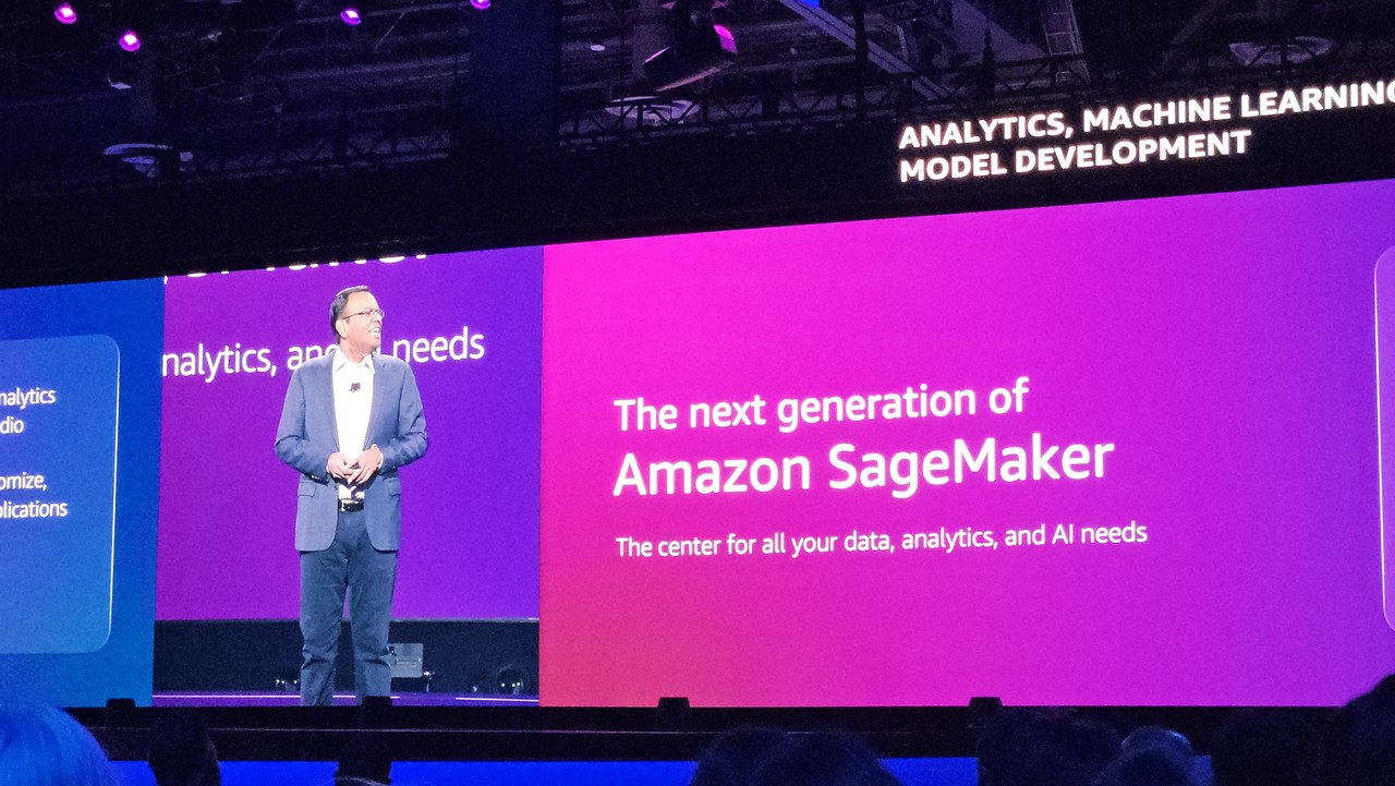 AWS 스와미 시바수브라마니안 부사장이 업데이트된 아마존 세이지메이커를 소개했다.